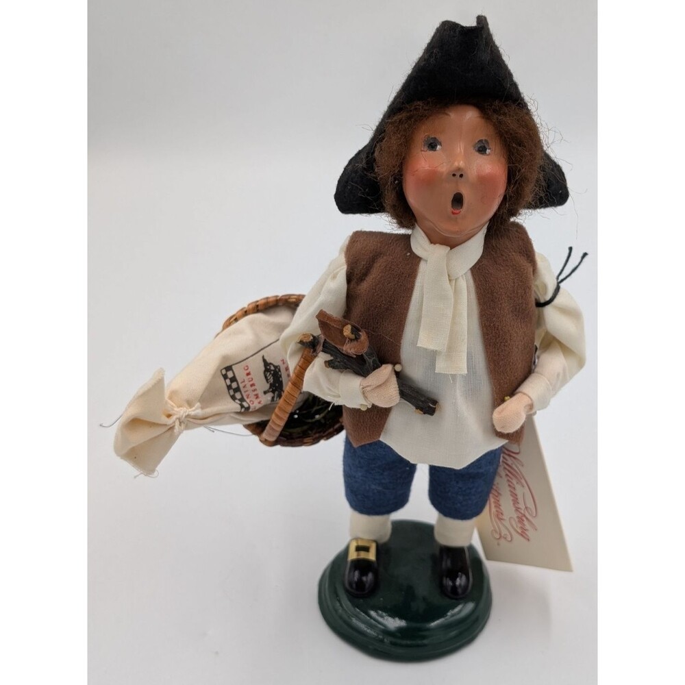 2001 Byers Choice Caroler Williamsburg Caroler Basket Bag Hat Made USA